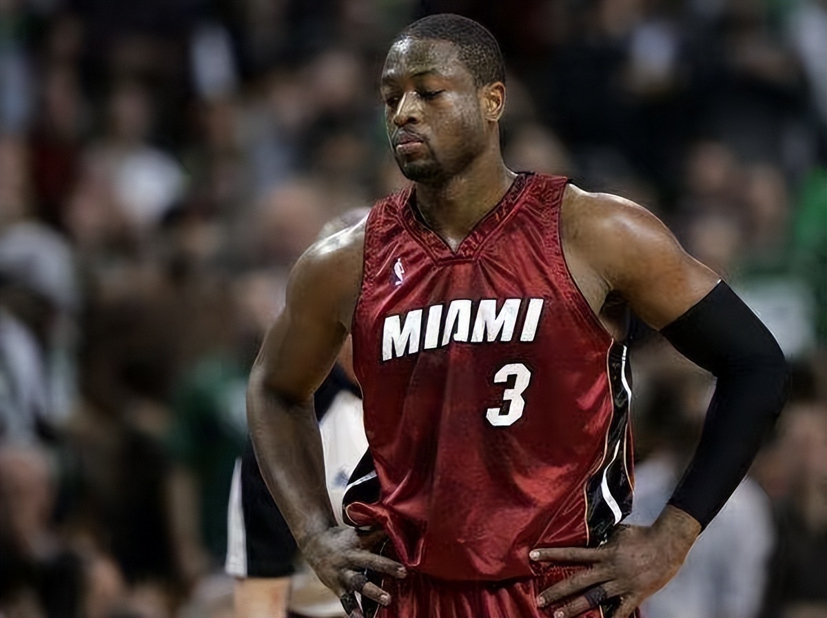 打篮球拿的冠军叫什么_篮球冠军叫什么_篮球冠军是谁的短视频