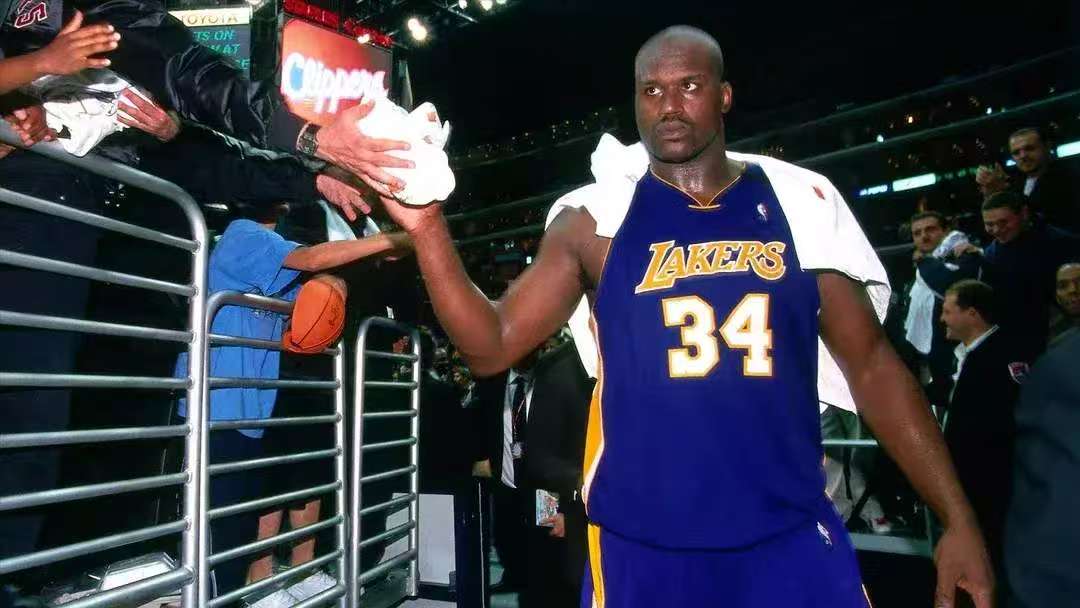 篮球冠军叫什么_篮球冠军是谁的短视频_打篮球拿的冠军叫什么