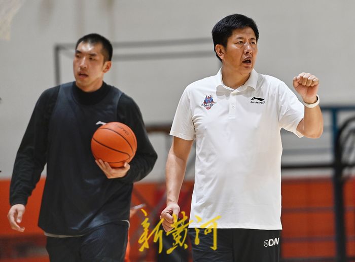 济南青岛篮球联赛冠军_山东济南篮球比赛_山东济南篮球