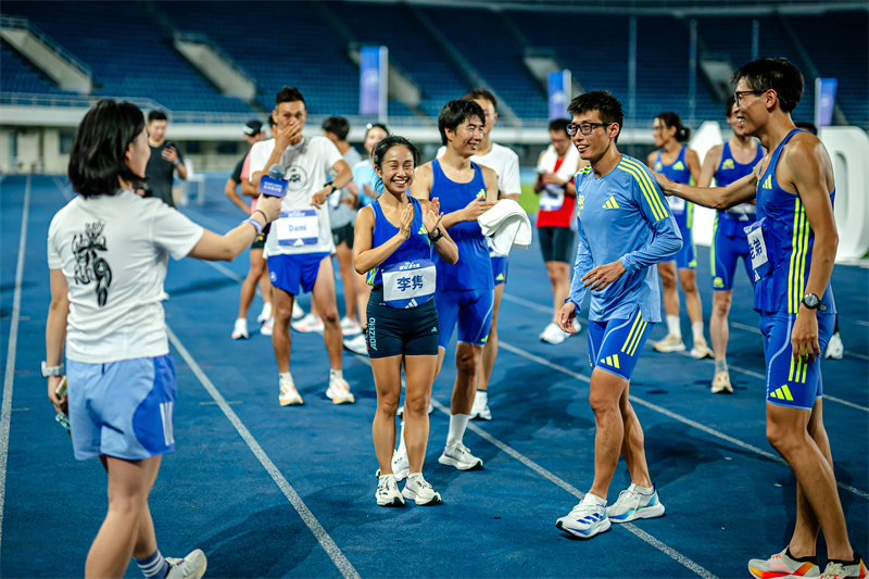 阿迪达斯北京马拉松跑鞋_北京马拉松 阿迪达斯_阿迪达斯马拉松品牌是正品吗