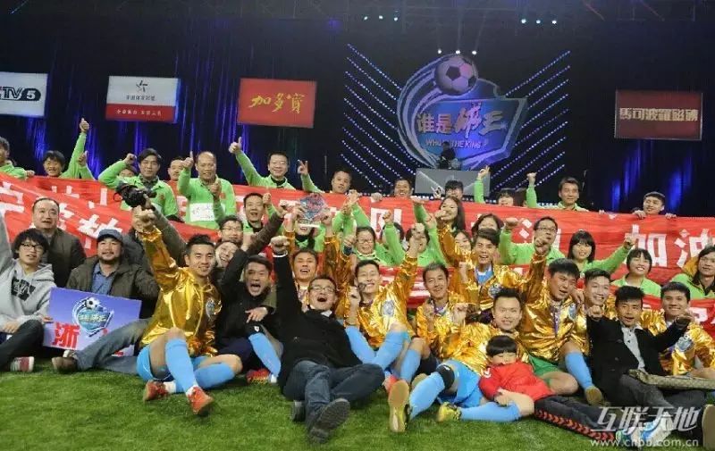 足球室内比赛_室内人工足球赛规则_人工足球场的施工步骤