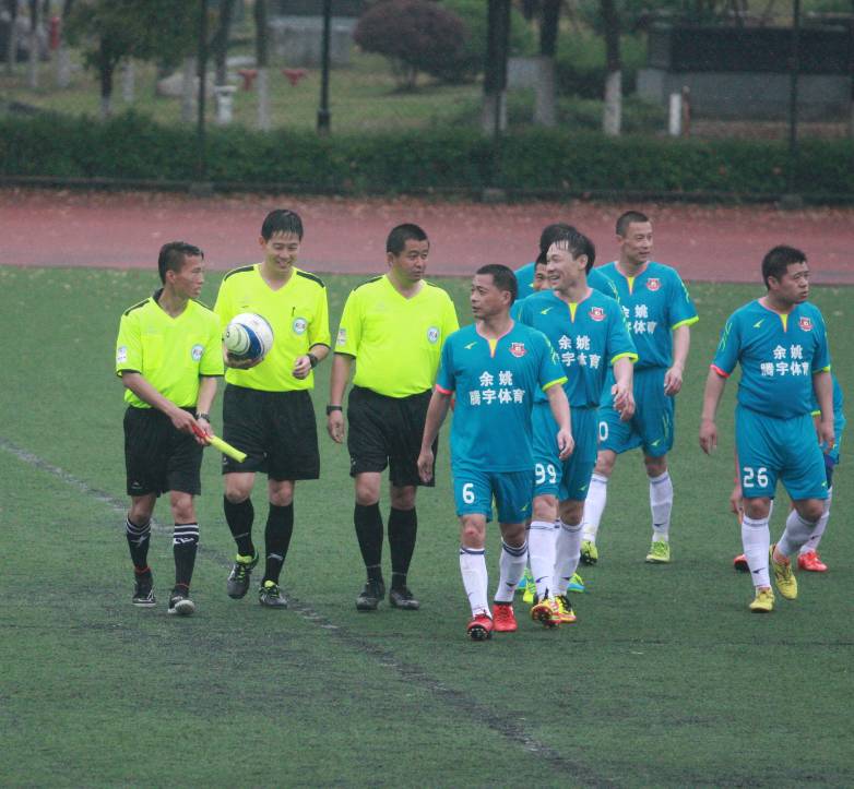 人工足球场的施工步骤_足球室内比赛_室内人工足球赛规则