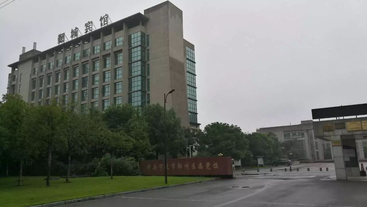 足球室内比赛_人工足球场的施工步骤_室内人工足球赛规则