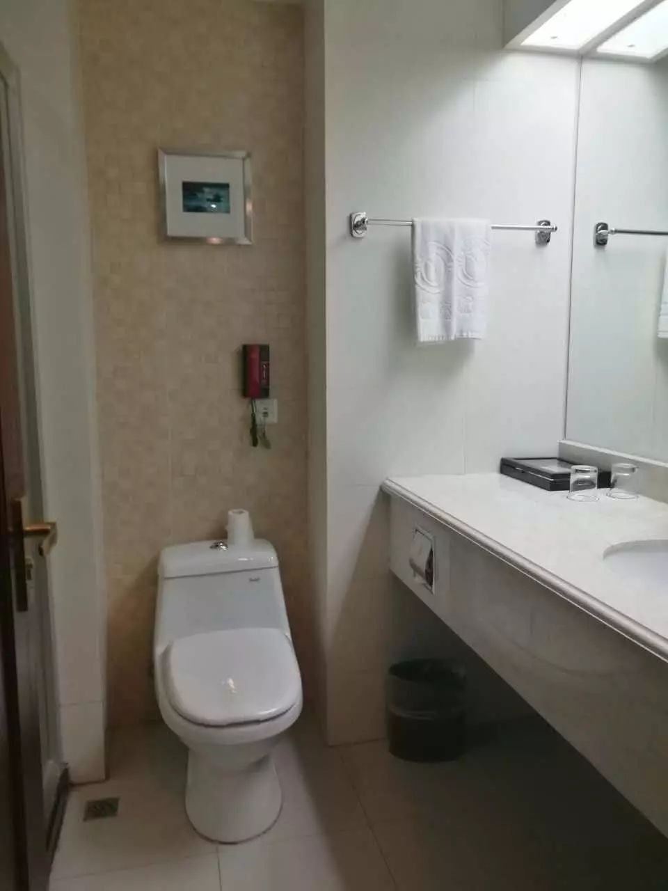 足球室内比赛_室内人工足球赛规则_人工足球场的施工步骤