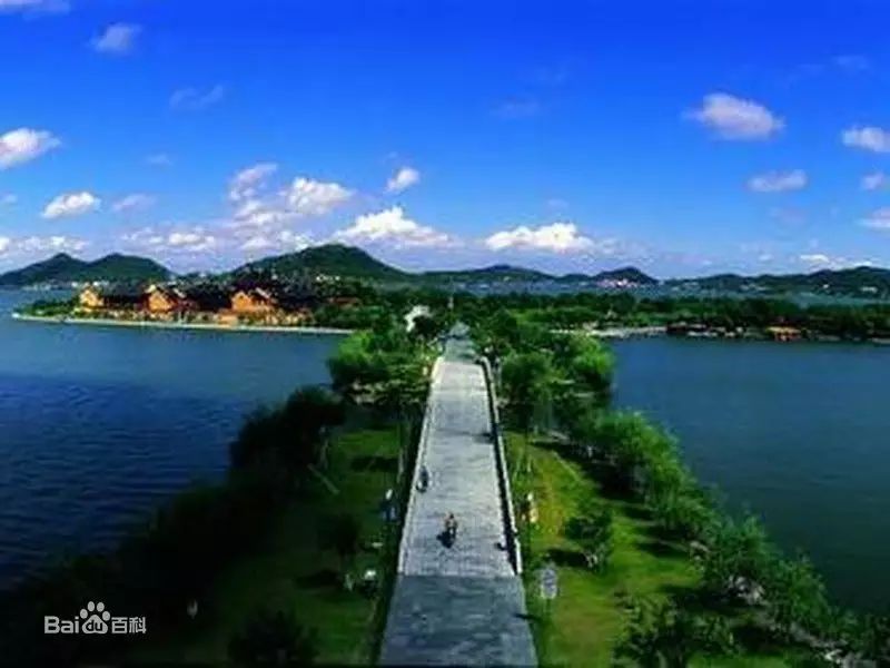 足球室内比赛_室内人工足球赛规则_人工足球场的施工步骤