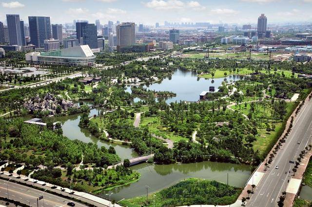 足球室内比赛_室内人工足球赛规则_人工足球场的施工步骤