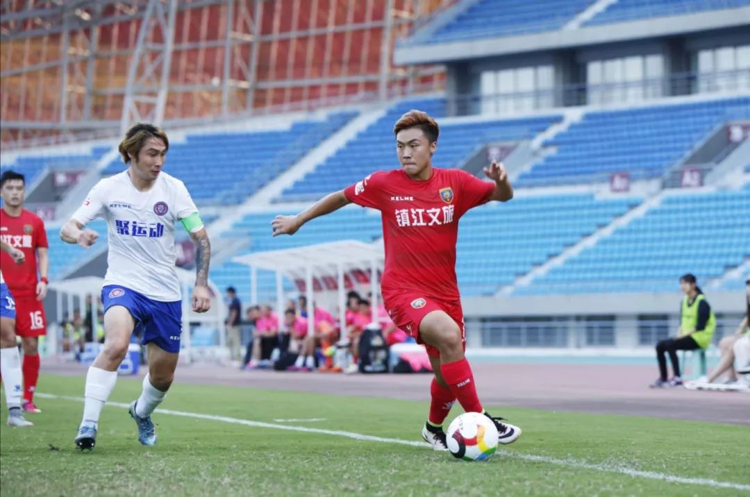 室内人工足球赛规则_人工足球场技术要求_人工足球场的施工步骤