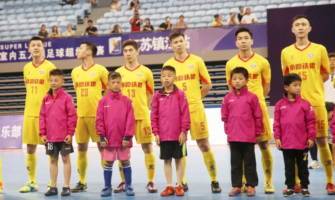 人工足球场技术要求_人工足球场的施工步骤_室内人工足球赛规则