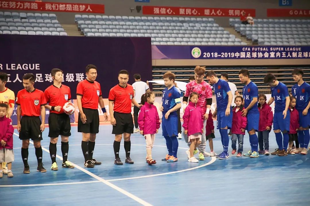 室内人工足球赛规则_人工足球场的施工步骤_人工足球场技术要求