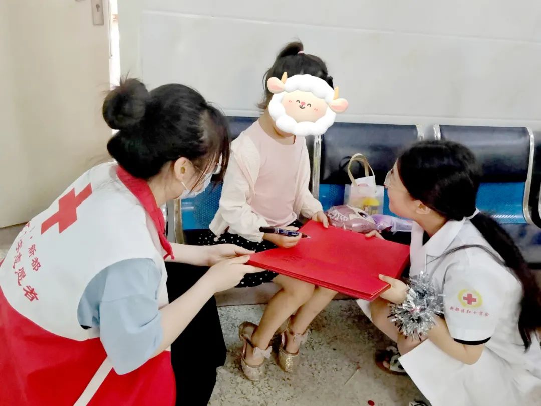 趣味童年贴纸画生活图片_童年趣味生活贴纸怎么画_童年粘贴画