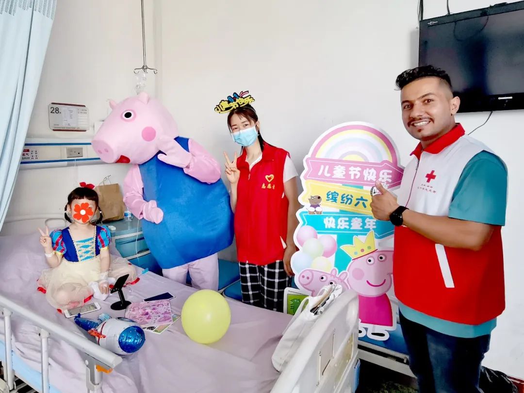 童年趣味生活贴纸怎么画_童年粘贴画_趣味童年贴纸画生活图片