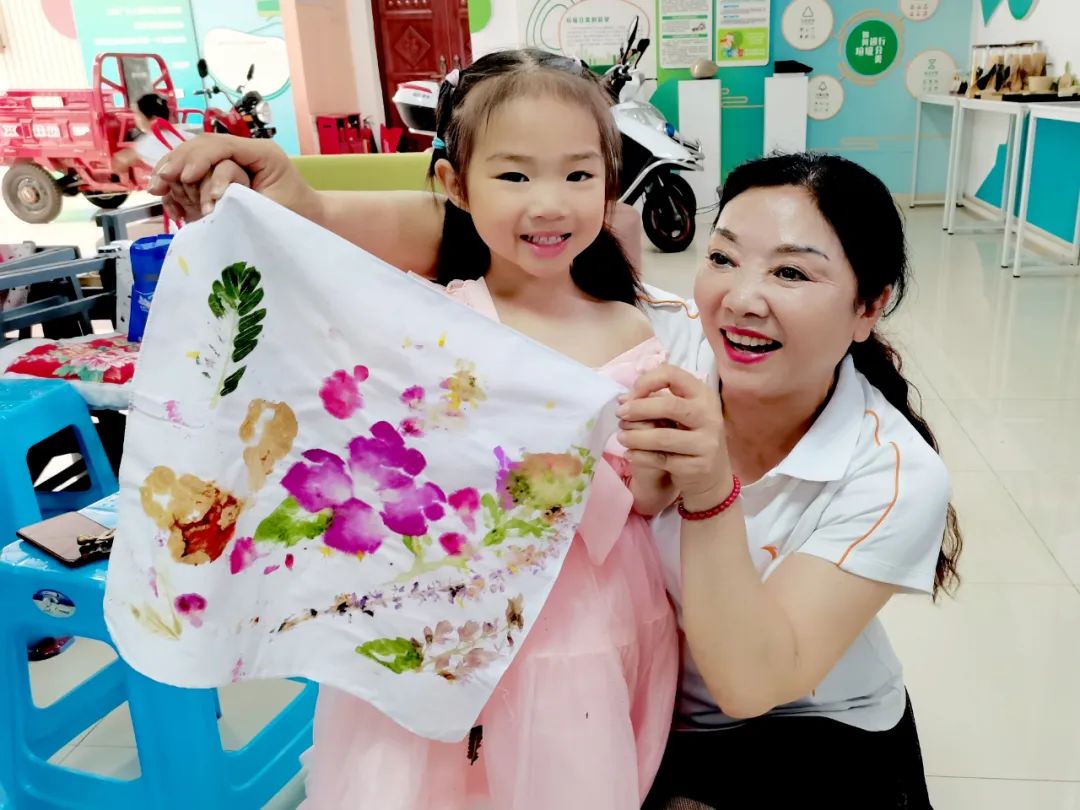 趣味童年贴纸画生活图片_童年粘贴画_童年趣味生活贴纸怎么画