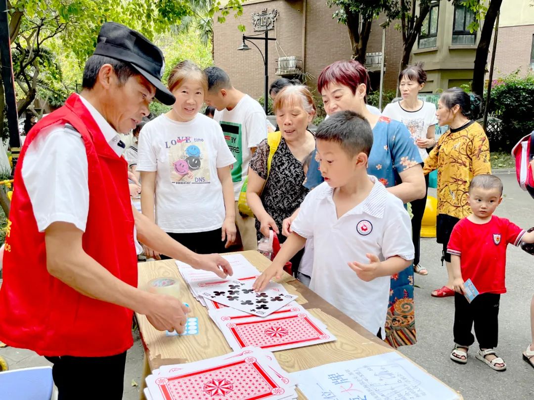 童年趣味生活贴纸怎么画_童年粘贴画_趣味童年贴纸画生活图片