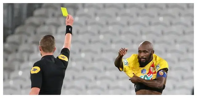 足球裁判的依据是什么_足球裁判怎么称呼_足球8人裁判规则是什么