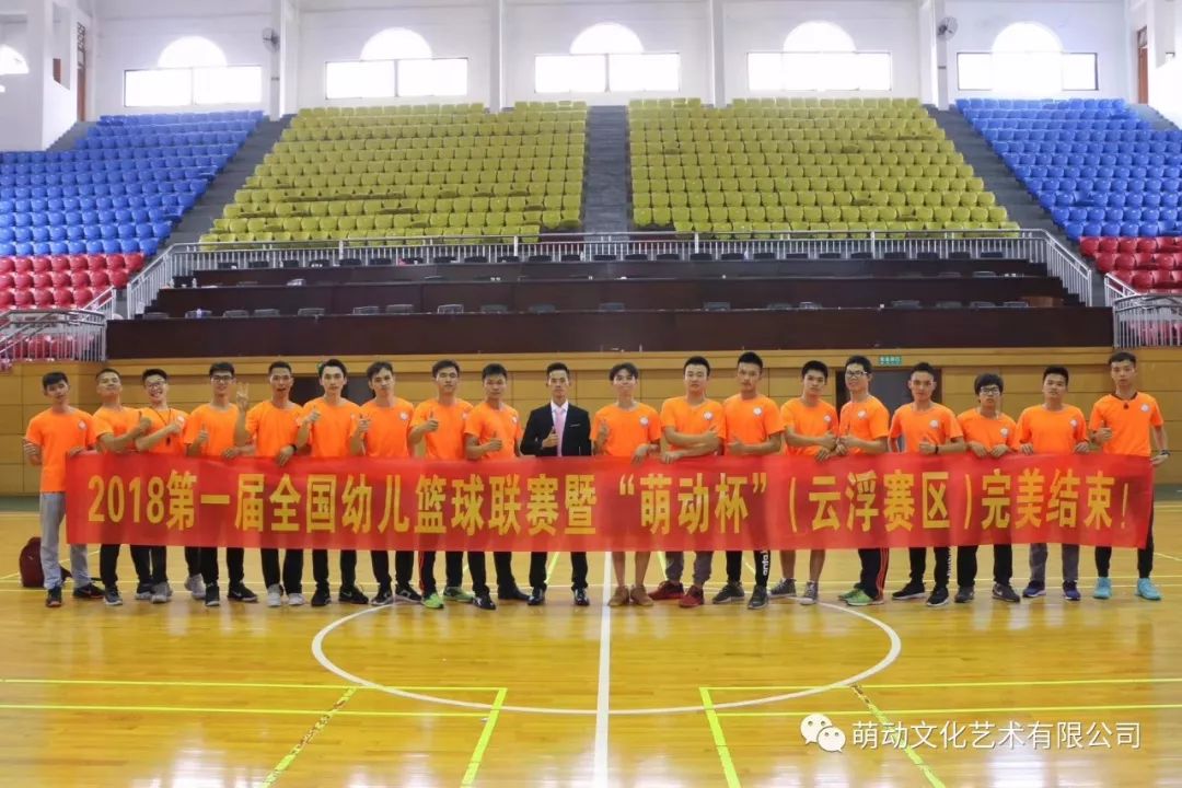 篮球换手算不算合球_篮球规则拿球换手_篮球如何换手