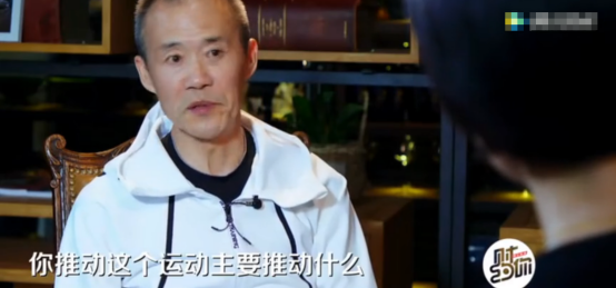 前举重冠军街头卖艺_举重冠军流落街头_举重冠军街头乞讨