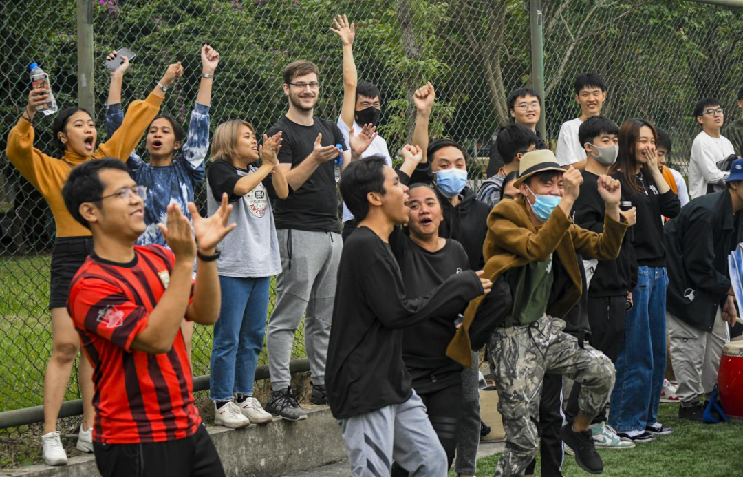 男孩足球比赛冠军_足球男孩儿_足球男孩冠军比赛图片