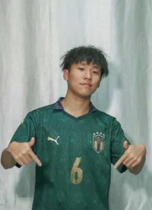 足球男孩儿_男孩足球比赛冠军_足球男孩冠军比赛图片