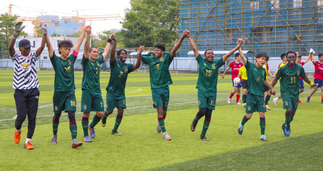 男孩足球比赛冠军_足球男孩儿_足球男孩冠军比赛图片