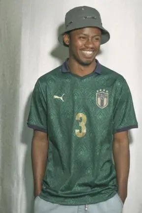 男孩足球比赛冠军_足球男孩冠军比赛图片_足球男孩儿