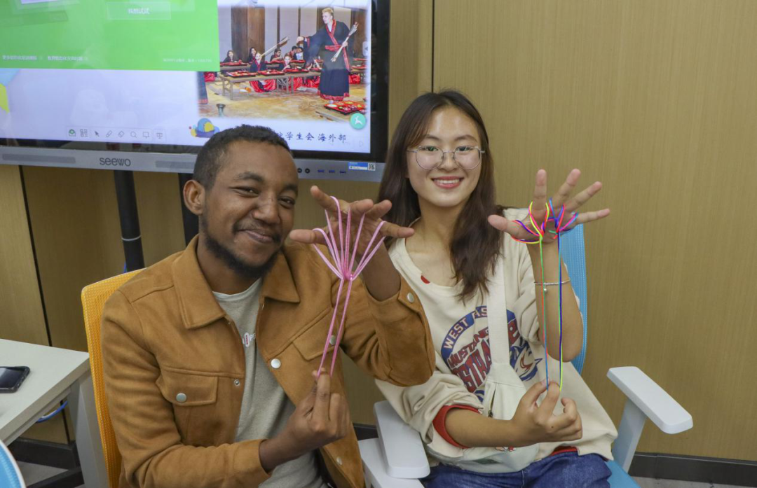 足球男孩儿_足球男孩冠军比赛图片_男孩足球比赛冠军