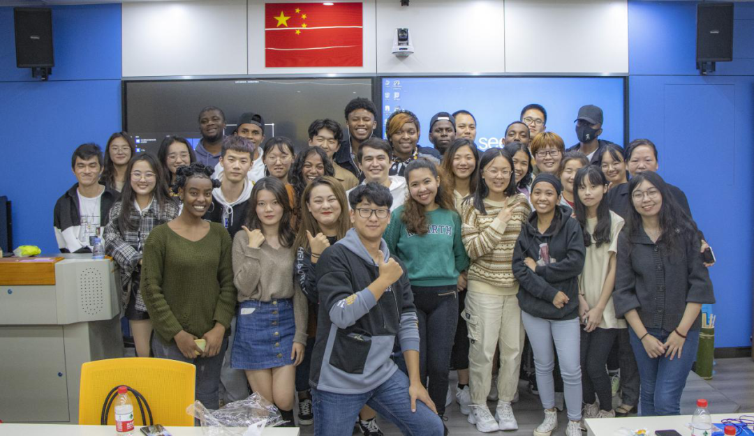 足球男孩儿_足球男孩冠军比赛图片_男孩足球比赛冠军