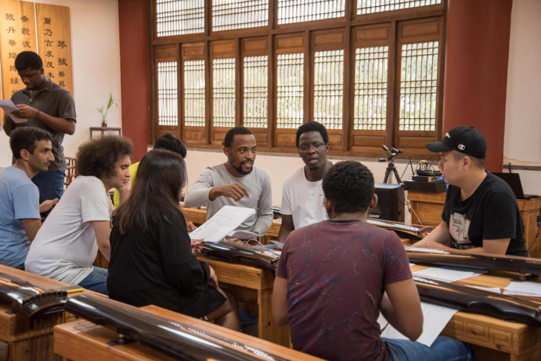 足球男孩冠军比赛图片_男孩足球比赛冠军_足球男孩儿