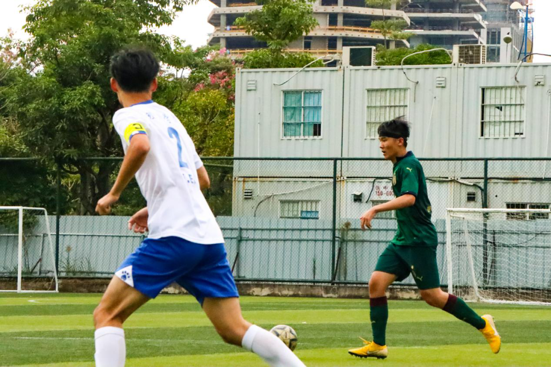 男孩足球比赛冠军_足球男孩儿_足球男孩冠军比赛图片