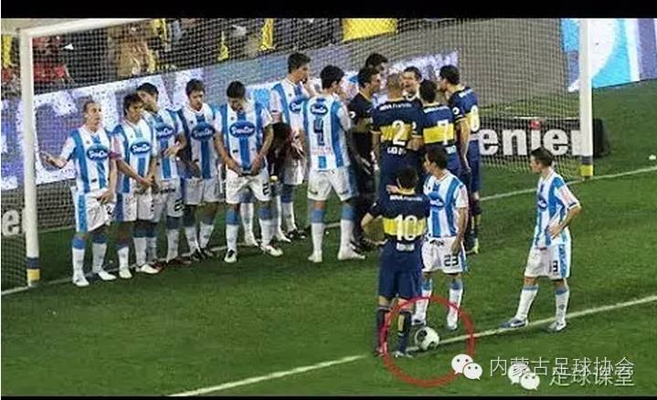 守门员扑救动图_足球守门员扑救5球规则_守门员经典扑救视频