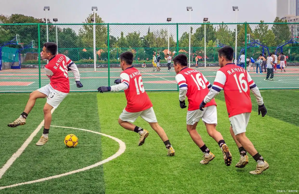 足球技巧名称比如倒挂金钩_足球技巧名称_足球技巧名词