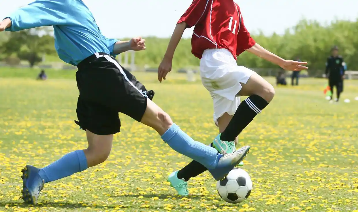 足球技巧名称比如倒挂金钩_足球技巧名词_足球技巧名称