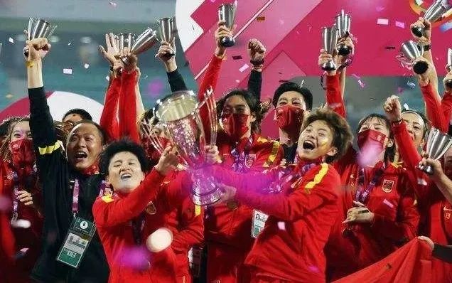 足球季前赛冠军奖金有多少_足球各联赛冠军奖金_足球冠军奖杯含金量