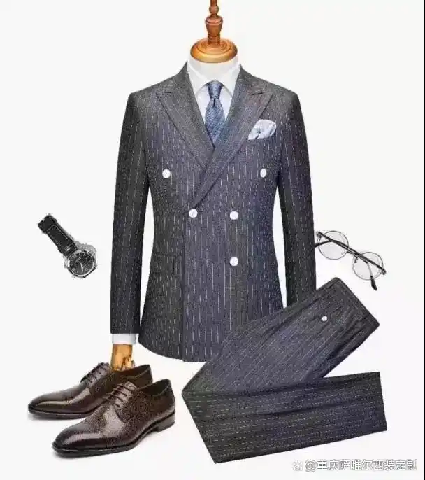 西服搭运动裤_西服搭运动鞋好不好_运动搭西服