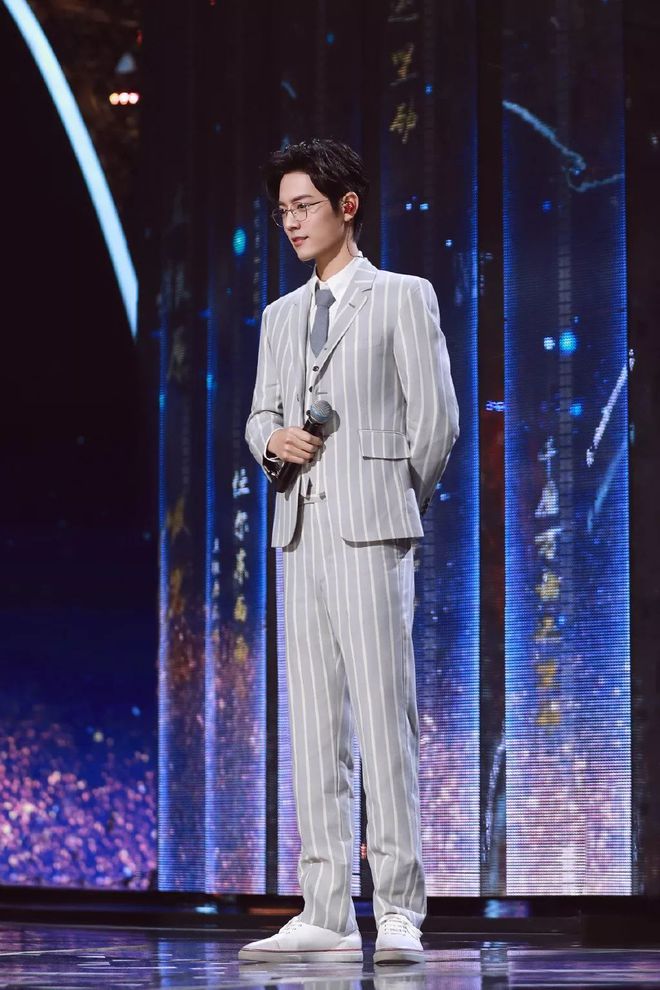 运动搭西服_西服搭运动裤_西服搭运动鞋