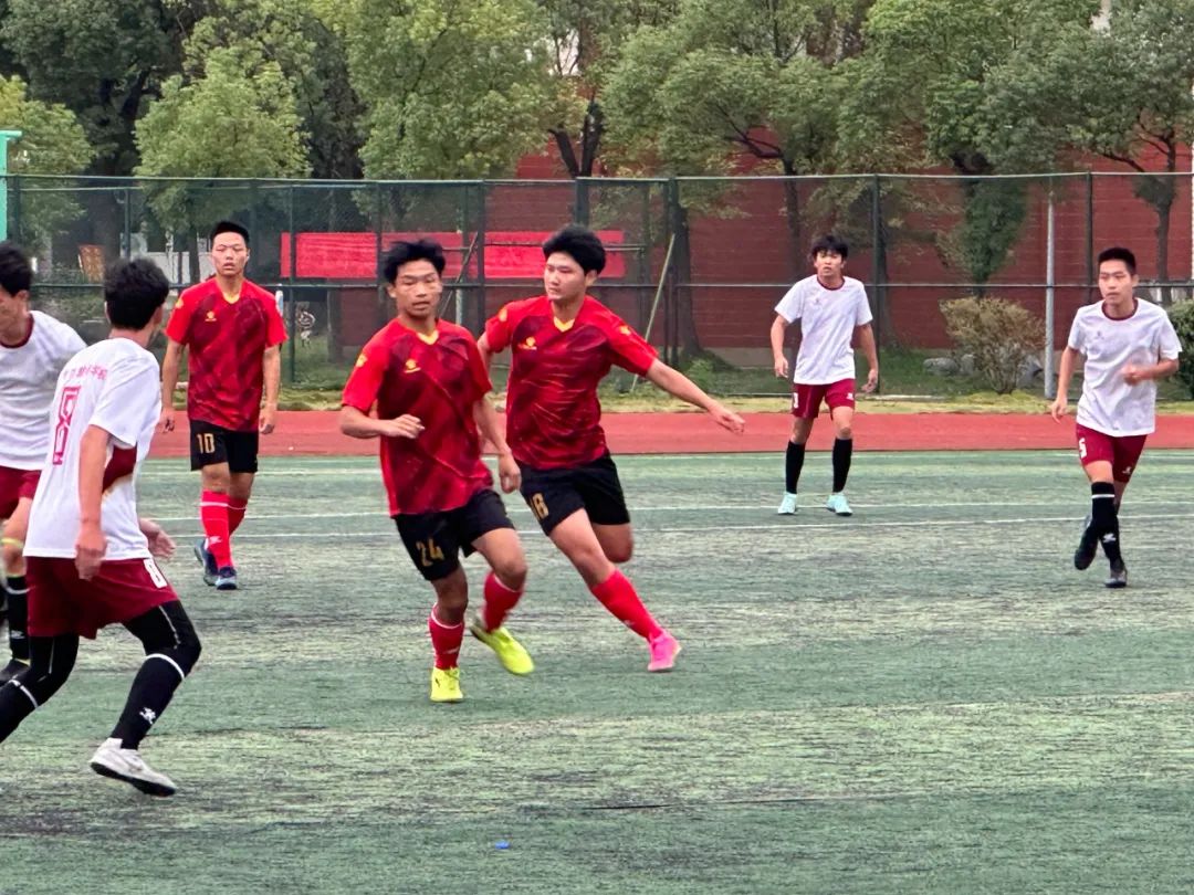 校园足球联赛冠军_足球校园冠军奖杯图片_校园足球冠军奖杯