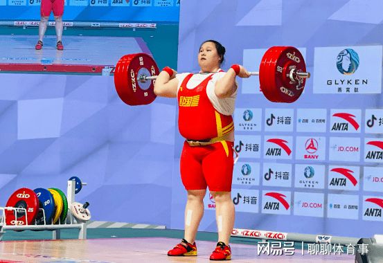 跨性别举重选手决赛被提前淘汰_女子举重跨性别选手_跨性别女子举重冠军视频