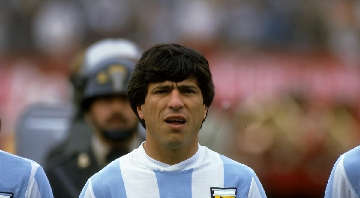 足球球员冠军排行榜_冠军足球球员搭配_足球冠军玩法