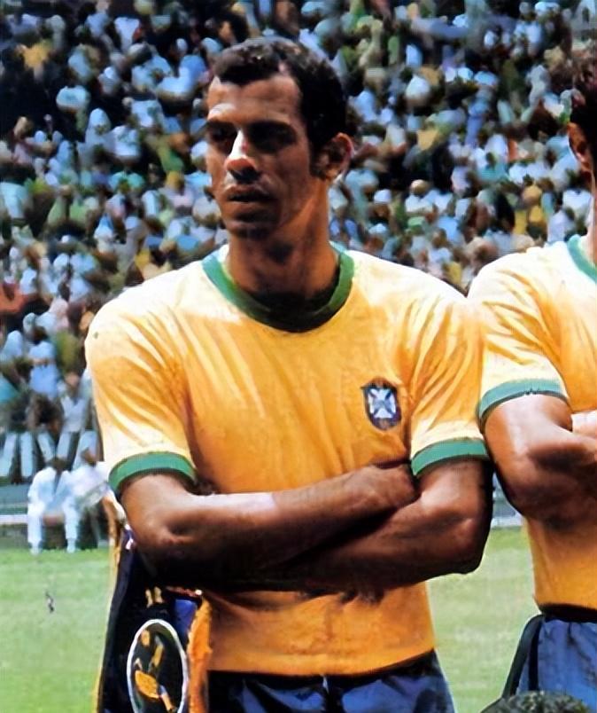 冠军足球球员搭配_足球冠军玩法_足球球员冠军排行榜