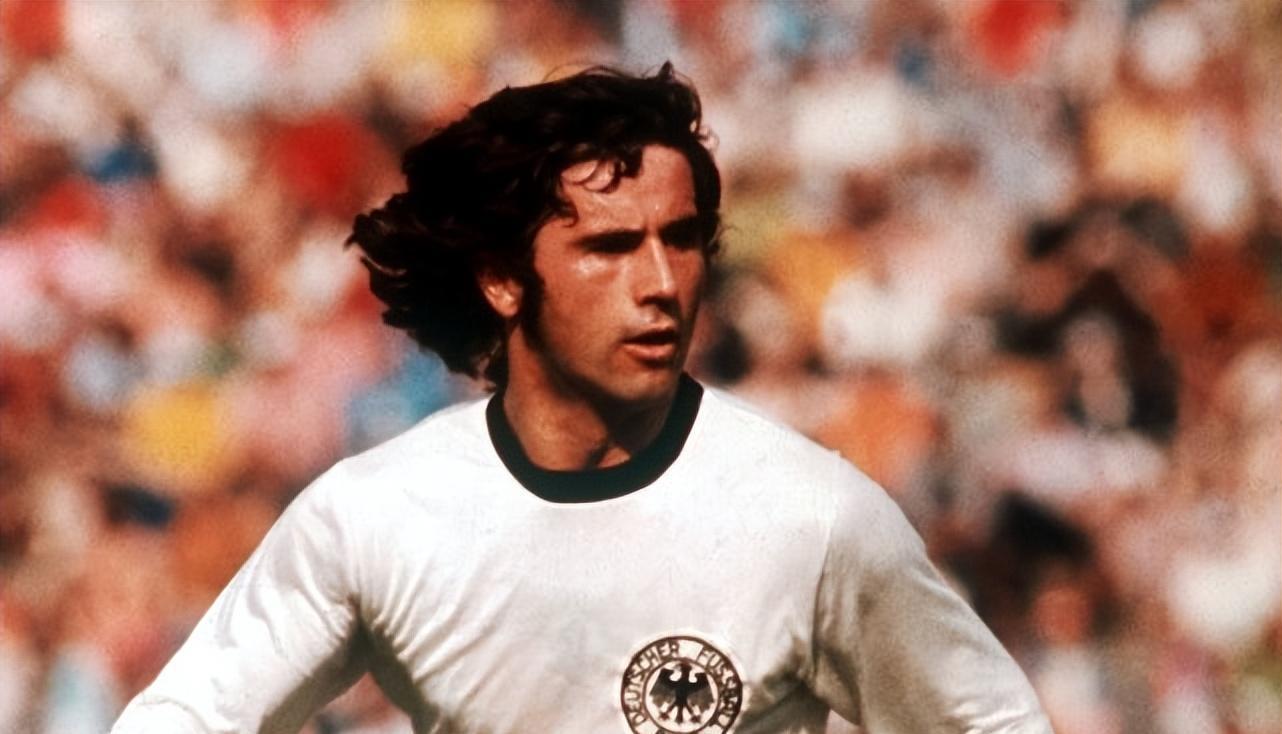 足球球员冠军排行榜_足球冠军玩法_冠军足球球员搭配