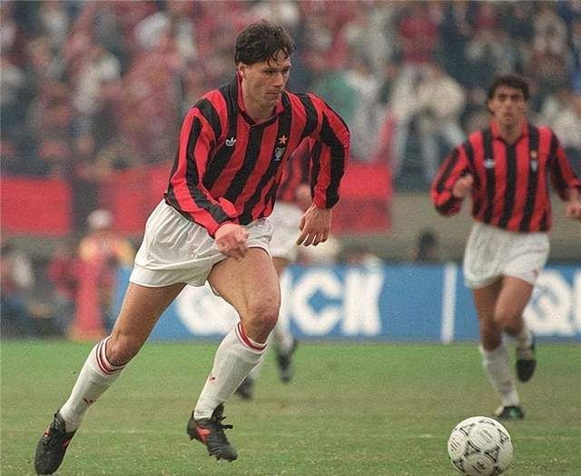 足球谁是冠军_足球球员冠军排行榜_冠军足球球员搭配