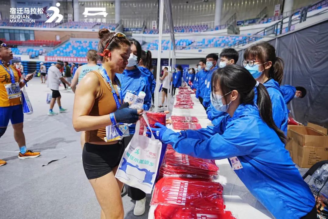 马拉松水站间隔多少_马拉松 水站_马拉松提供水的地方叫什么