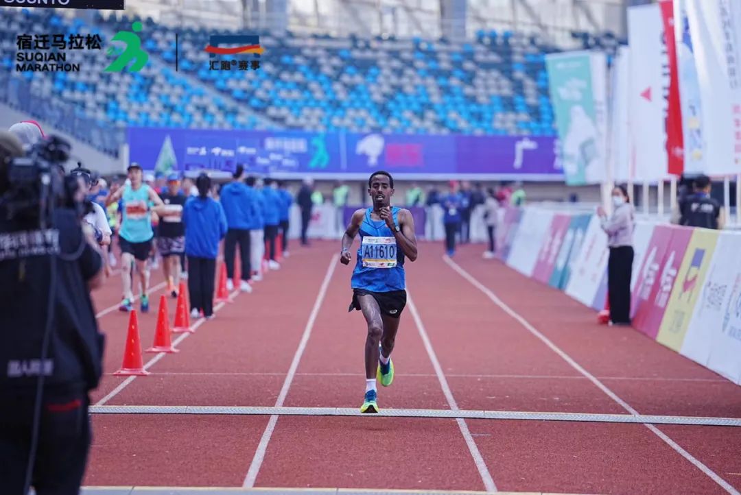 马拉松 水站_马拉松水站间隔多少_马拉松提供水的地方叫什么