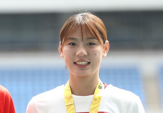 跳高女运动员颜值超高_女子跳高冠军身高_年轻女子跳高冠军是谁呀