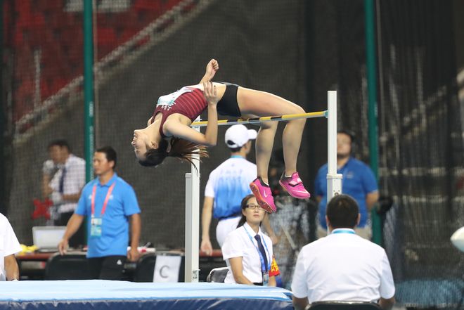 跳高女运动员颜值超高_年轻女子跳高冠军是谁呀_女子跳高冠军身高