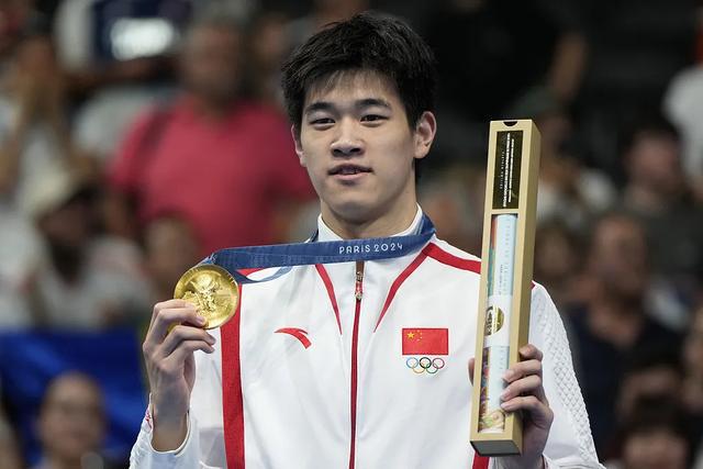 游泳冠军女子_世界游泳冠军梁顺添_女游泳世界冠军梁