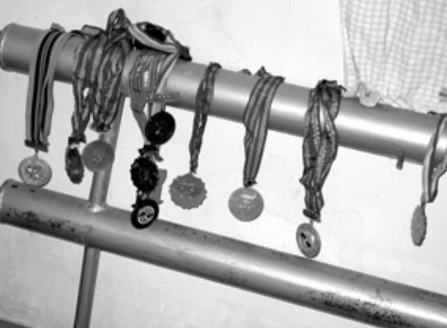 举重冠军视频_沦落成搓澡的举重冠军_举重冠军沦落街头