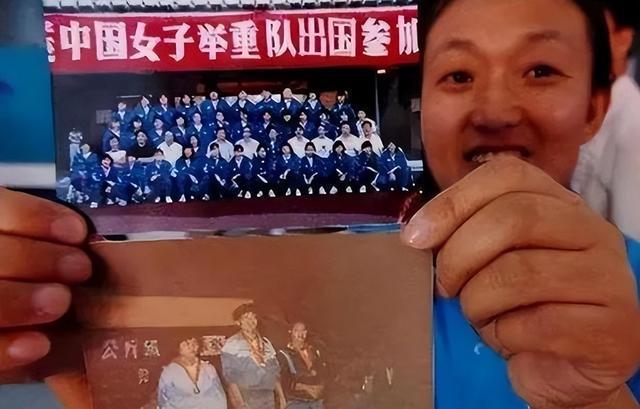 举重冠军视频_举重冠军沦落街头_沦落成搓澡的举重冠军