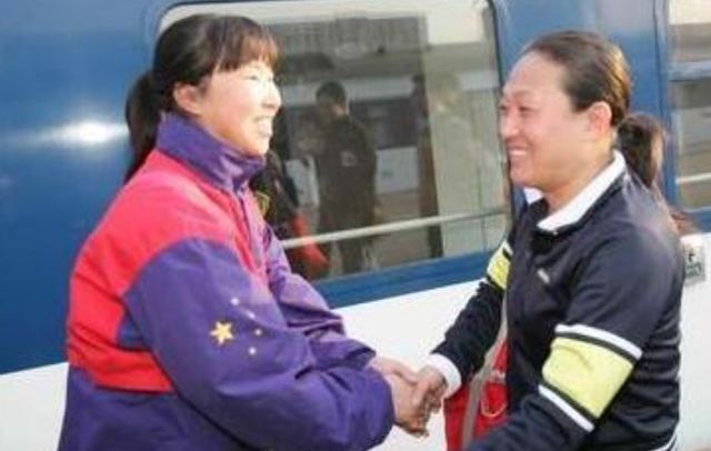 举重冠军沦落街头_沦落成搓澡的举重冠军_举重冠军视频