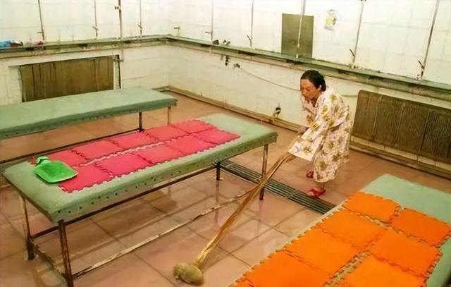 沦落成搓澡的举重冠军_举重冠军视频_举重冠军沦落街头