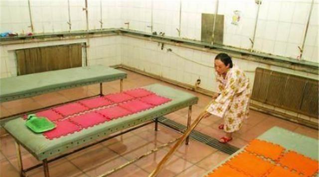 举重冠军邹春兰,为什么会沦落成澡堂搓澡工?她现状如何?